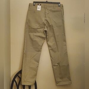 NwT Men's Dickies straight leg Khakis 40 UU